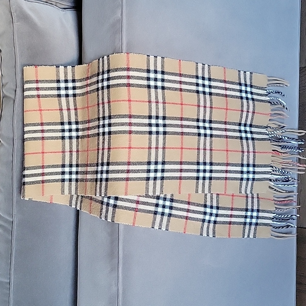 Burberrys Camel Lambswool Scarf - Picture 4 of 6